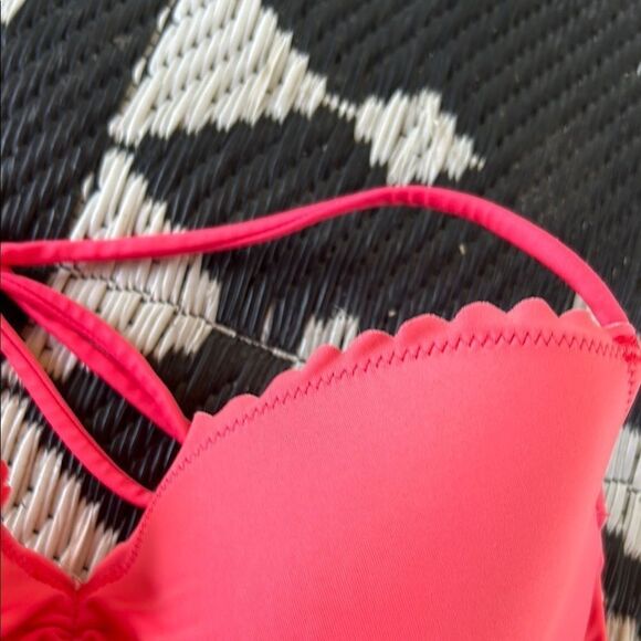 Victoria's Secret Pink Scalloped Bikini Top   E - Picture 6 of 7